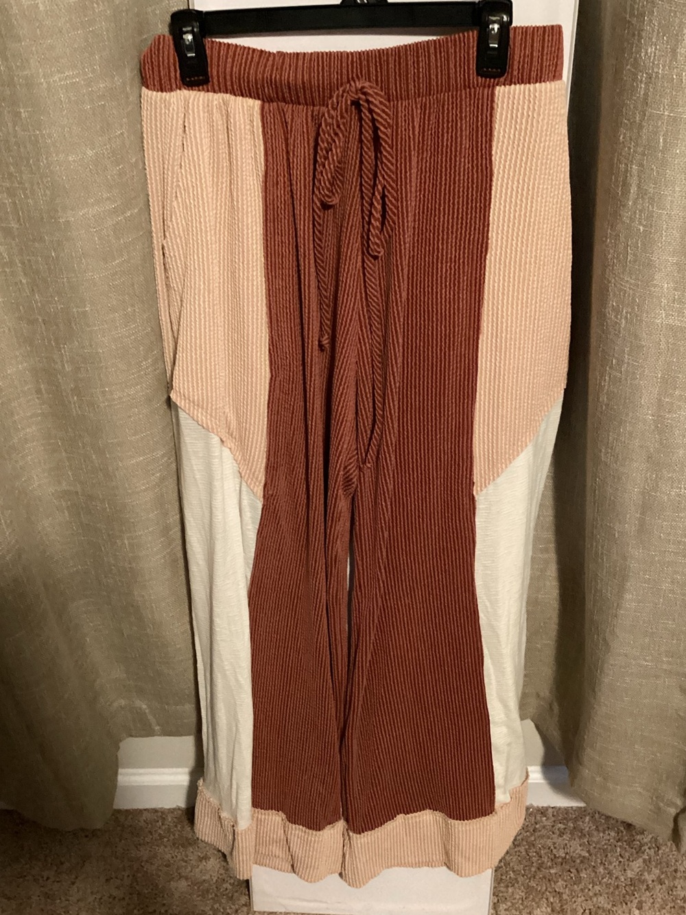 Colorblock Knit Pull-On Skirt in Rust and Cream